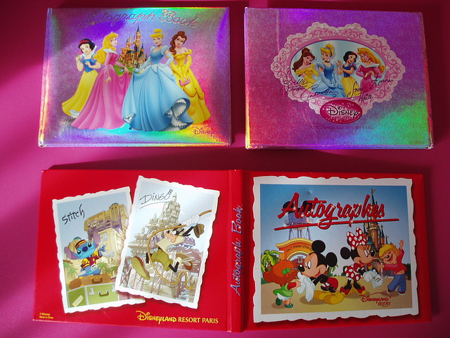 Libro de firmas autografos Mickey Minnie y amigos Disney Disneyland Paris