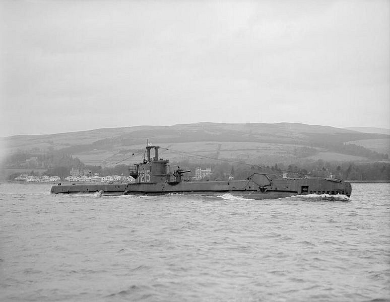 HMS Sceptre P215