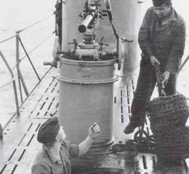 Pieza de 20 mm. montada en el soporte-contenedor del U-18