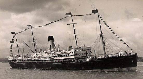 El SS Shropshire en su época de buque civil de pasaje antes de convertirse en el HMS Salopian